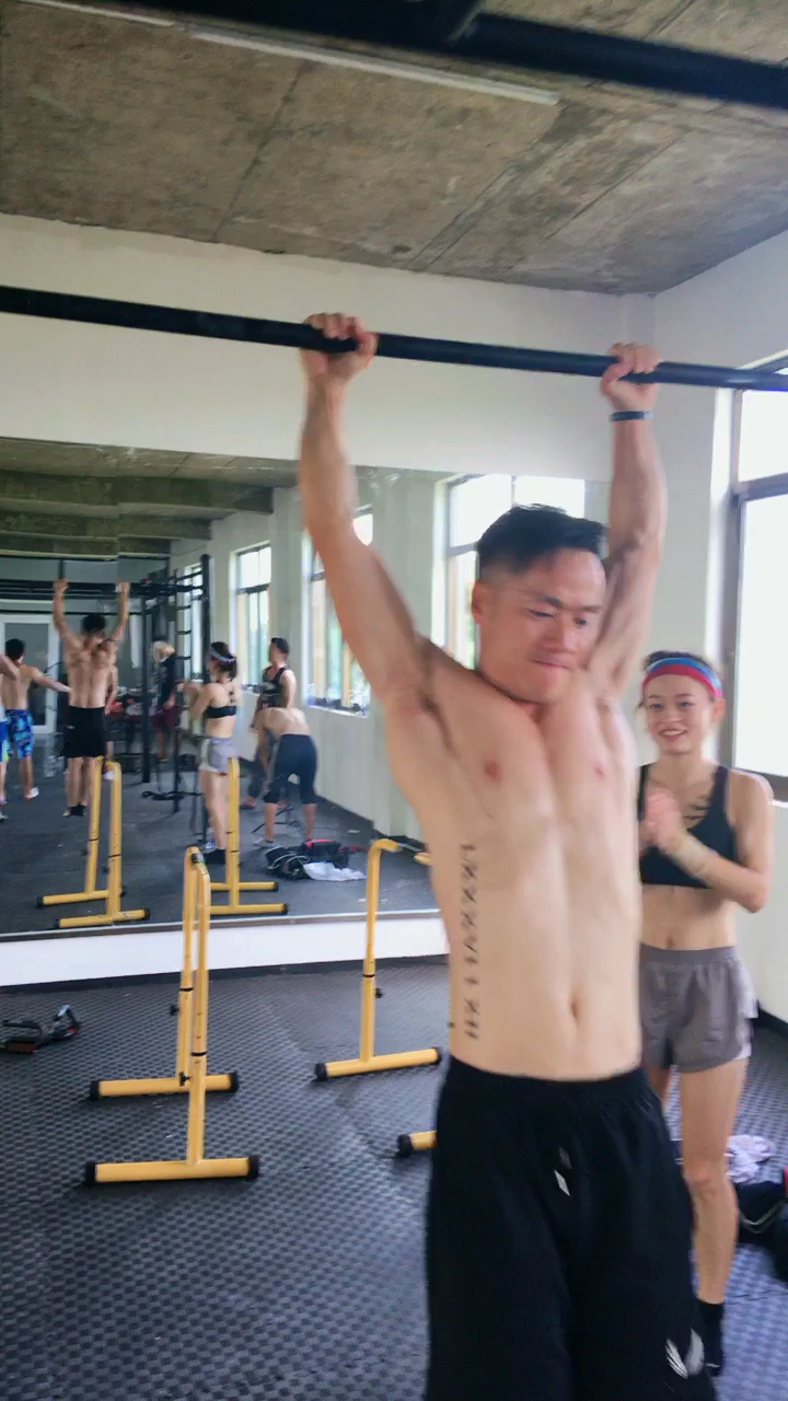 惊呆小姐姐的肌肉