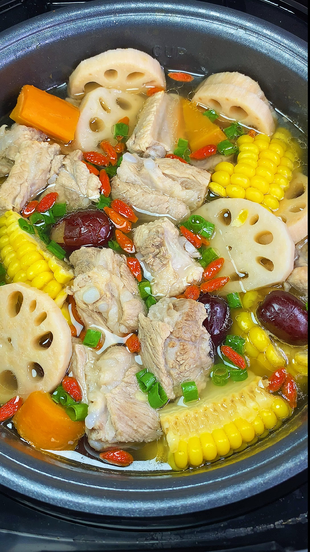 #美食#天气越来越热了,快给你爱的人做一份莲藕玉米排骨汤,懒人做法,简单又好喝