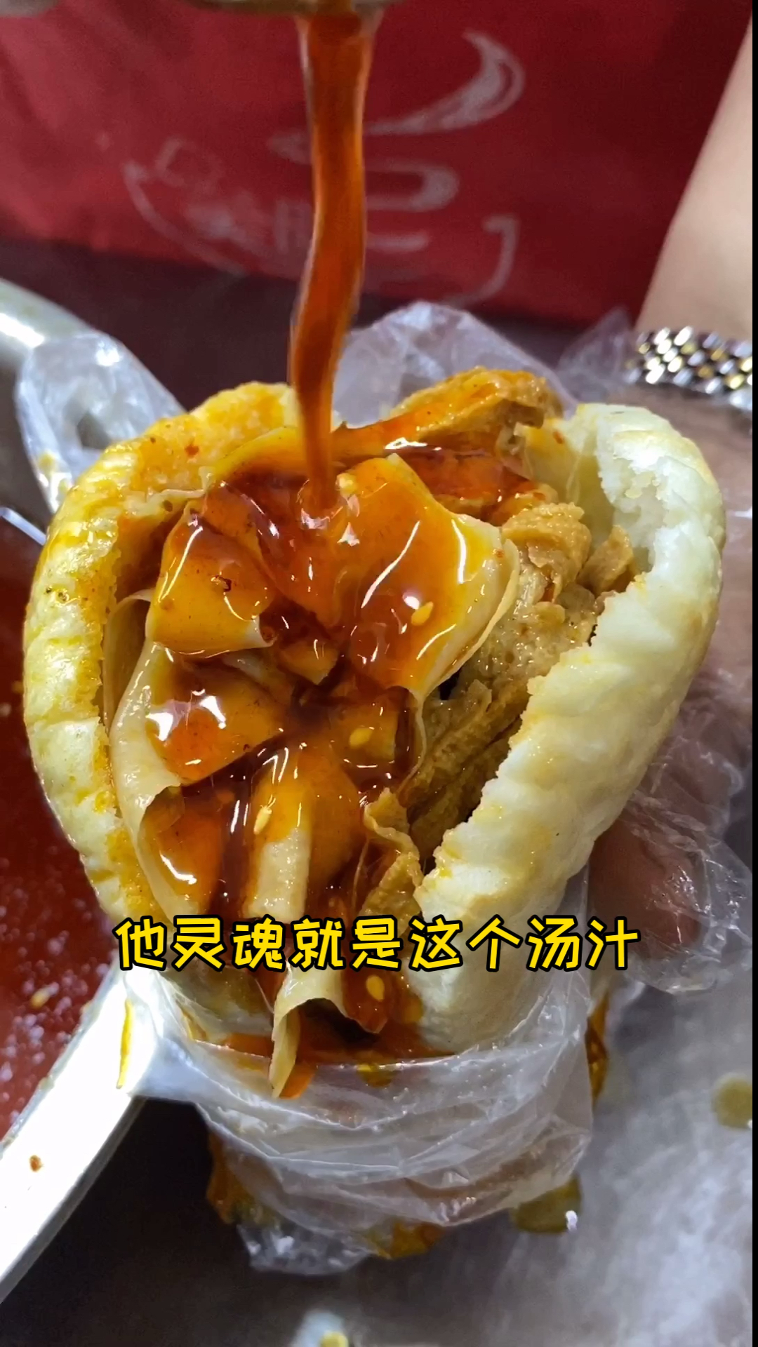 吃过俺家烧饼的得有百十万人吧,全靠这勺灵魂汤汁,你们当地有没有这种灌汤烧饼呢