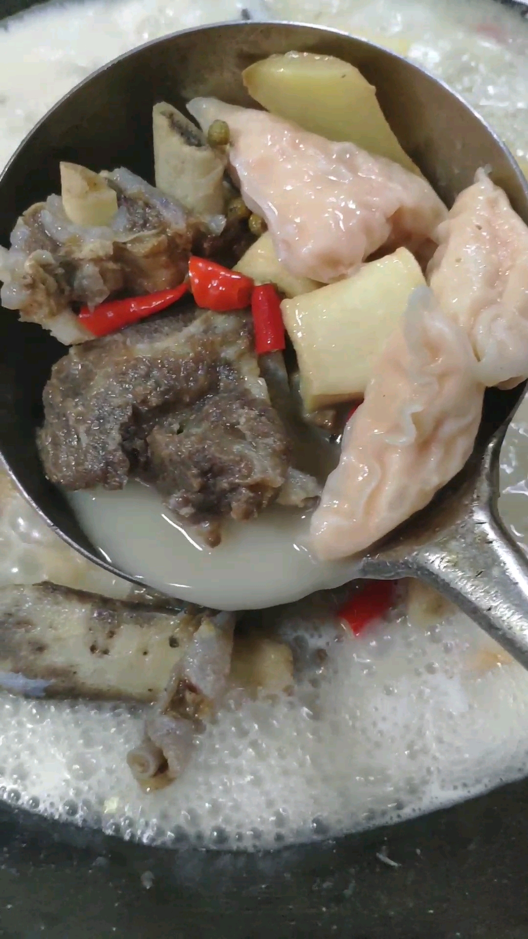 #这是高手#员工餐吃牛肉燕饺