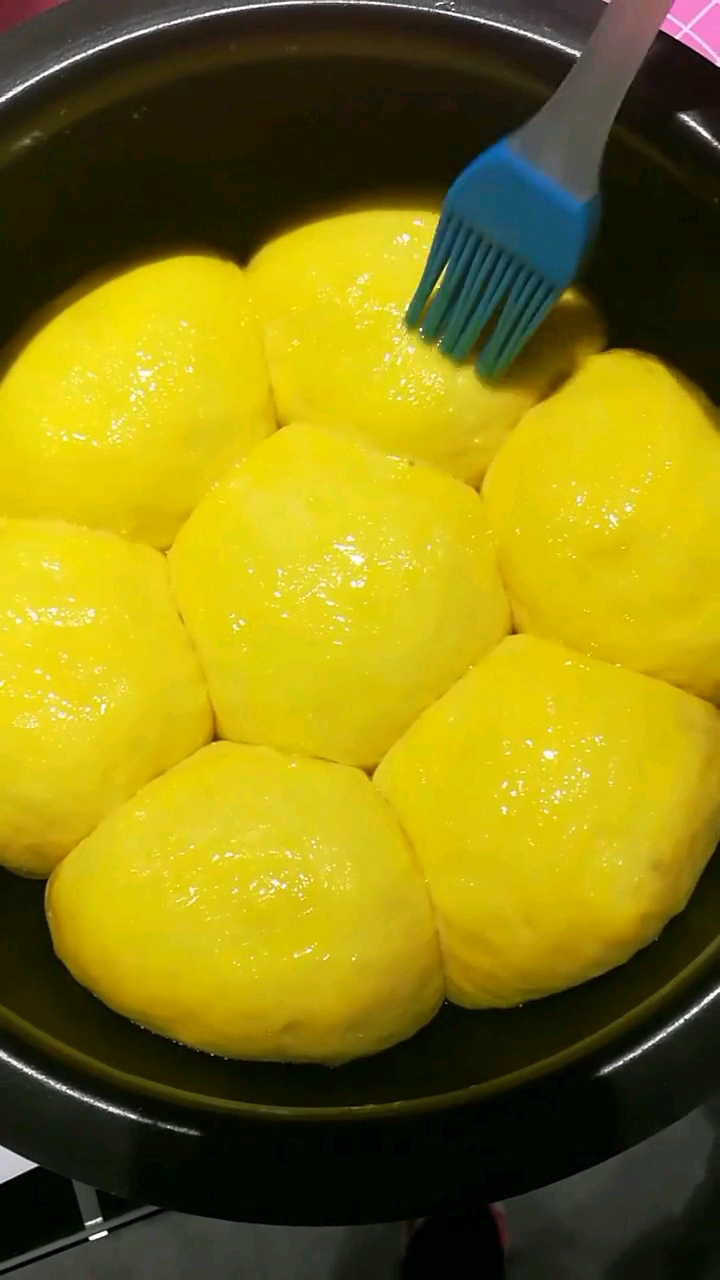 #过年你家吃什么#电饭煲板南瓜面包