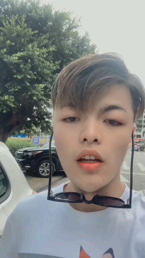广东人的救命水.#广东     (眼睛浮肿原因长鸡眼了)
