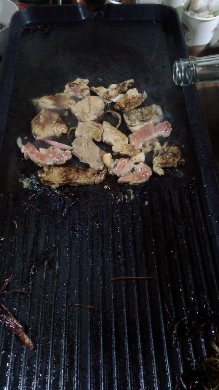 新吃法红酒配驴肉