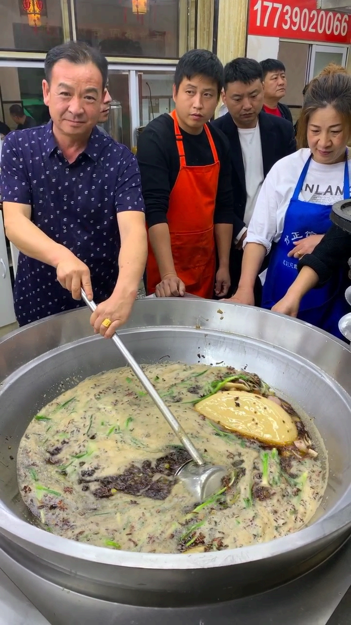 桂皮3两白芷4两草果8个辣椒半斤姜1斤八角2两良姜1斤羊骨架1副羊肉30斤