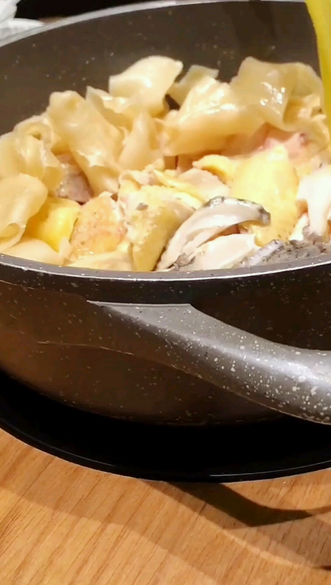 花胶鲍鱼鸡汤里三结义喝汤吃肉都不会胖的菜