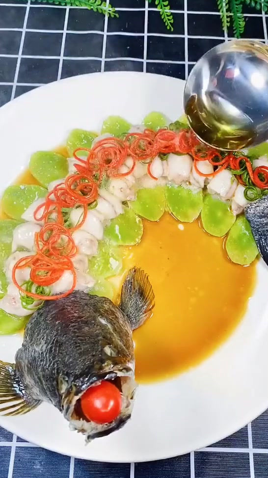 黑龙过江,黑鱼别再做酸菜鱼了,如许做外型美妙滋味又鲜美