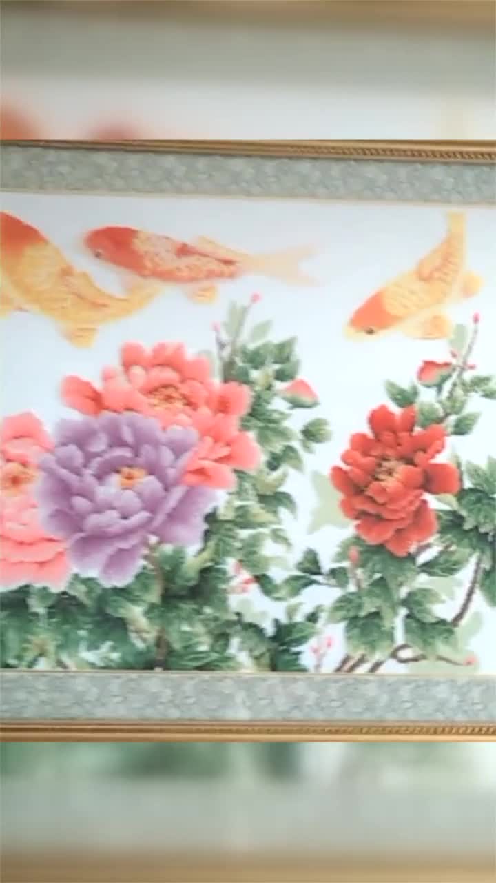 老婆绣的纯手工数格十字绣,图案简单但很费时间,你看看咋样