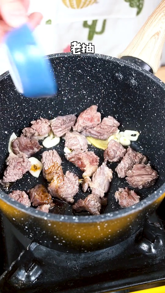 我那可爱又调皮的捣蛋鬼弟弟,现在也学会拍照发朋友圈了今天叫我做红烧牛肉面你们也一