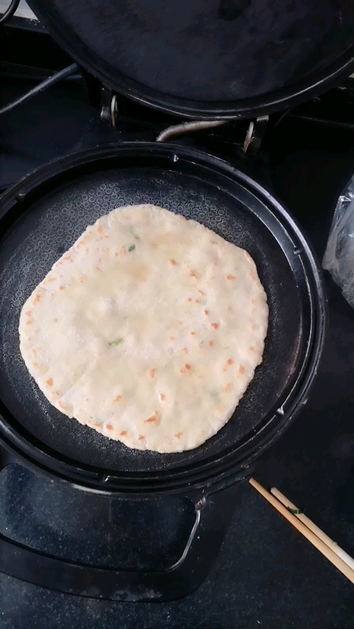 今天的饭稀罕吧,土豆饼