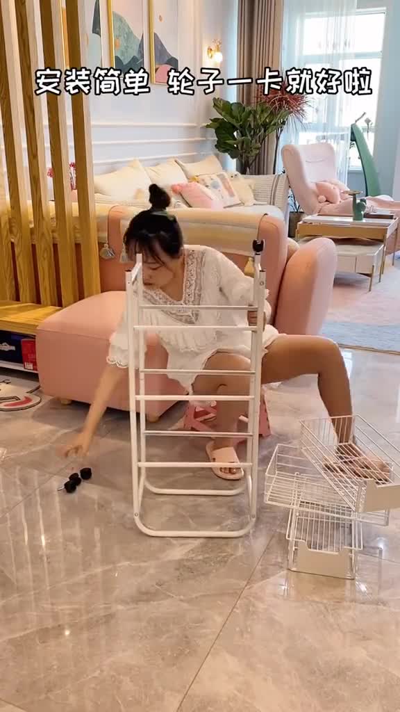 我家里的小物件越来越多,这款置物架带轮子还有小抽屉,收纳用很不错