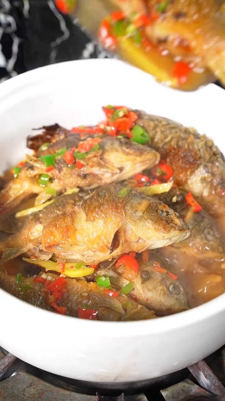 #美食#紫苏稻花鱼外酥里嫩,鱼肉鲜甜,鱼汤泡饭都能干三碗。