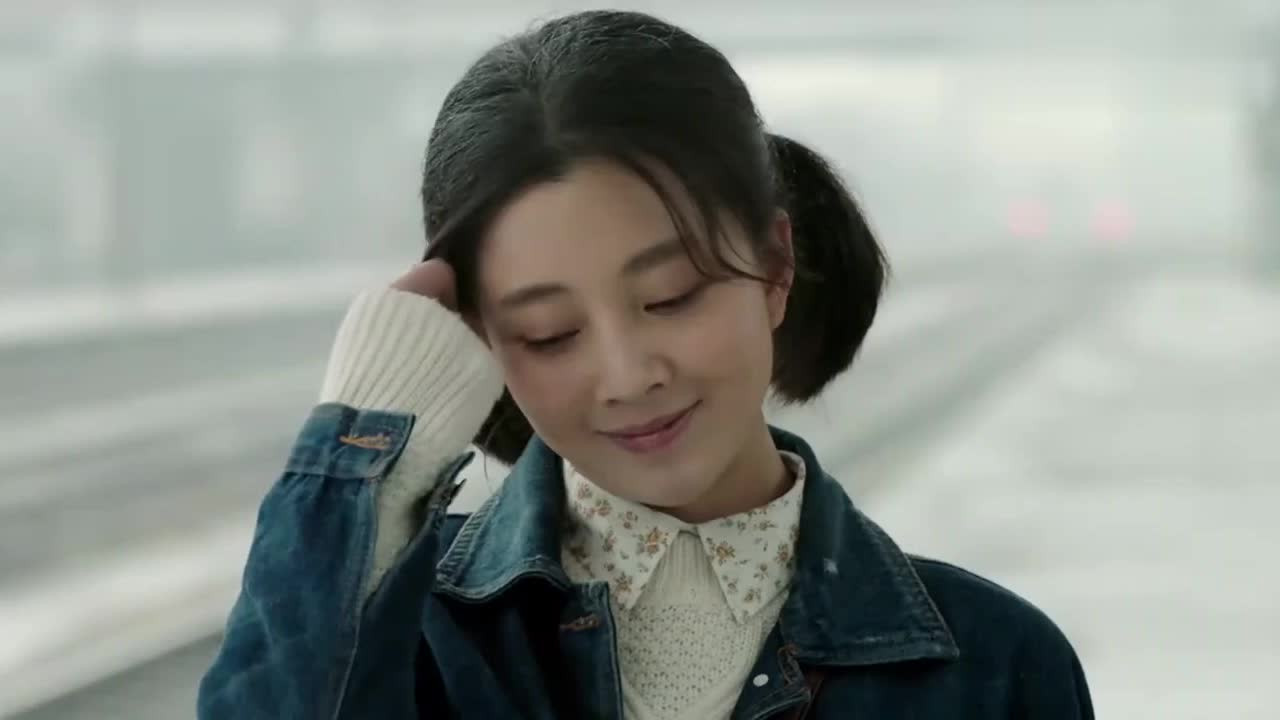 鸡毛飞上天:美女到厂里偷货,光天化日如履平地,真有一套!