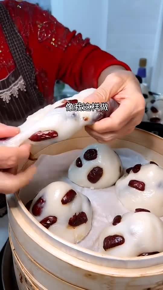 快过年了,开始蒸年糕了,寓意年年高!年糕传统美食