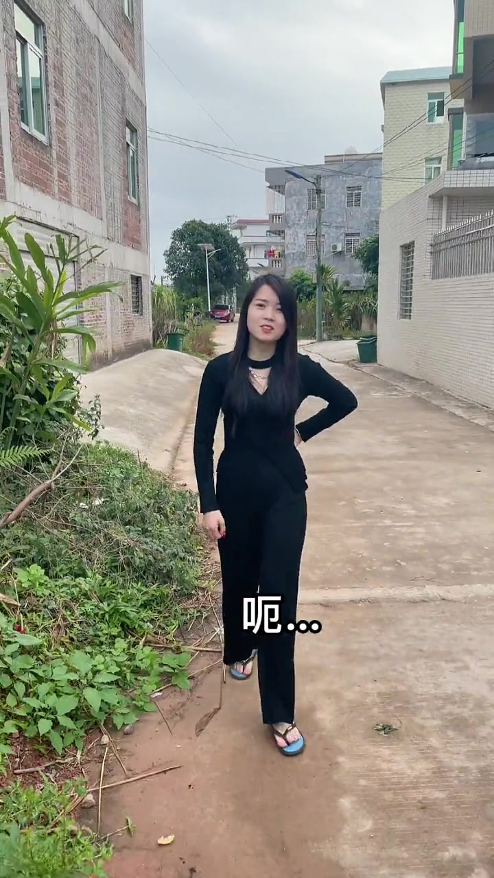 这么明显居然都看不到,你只配扛揍。