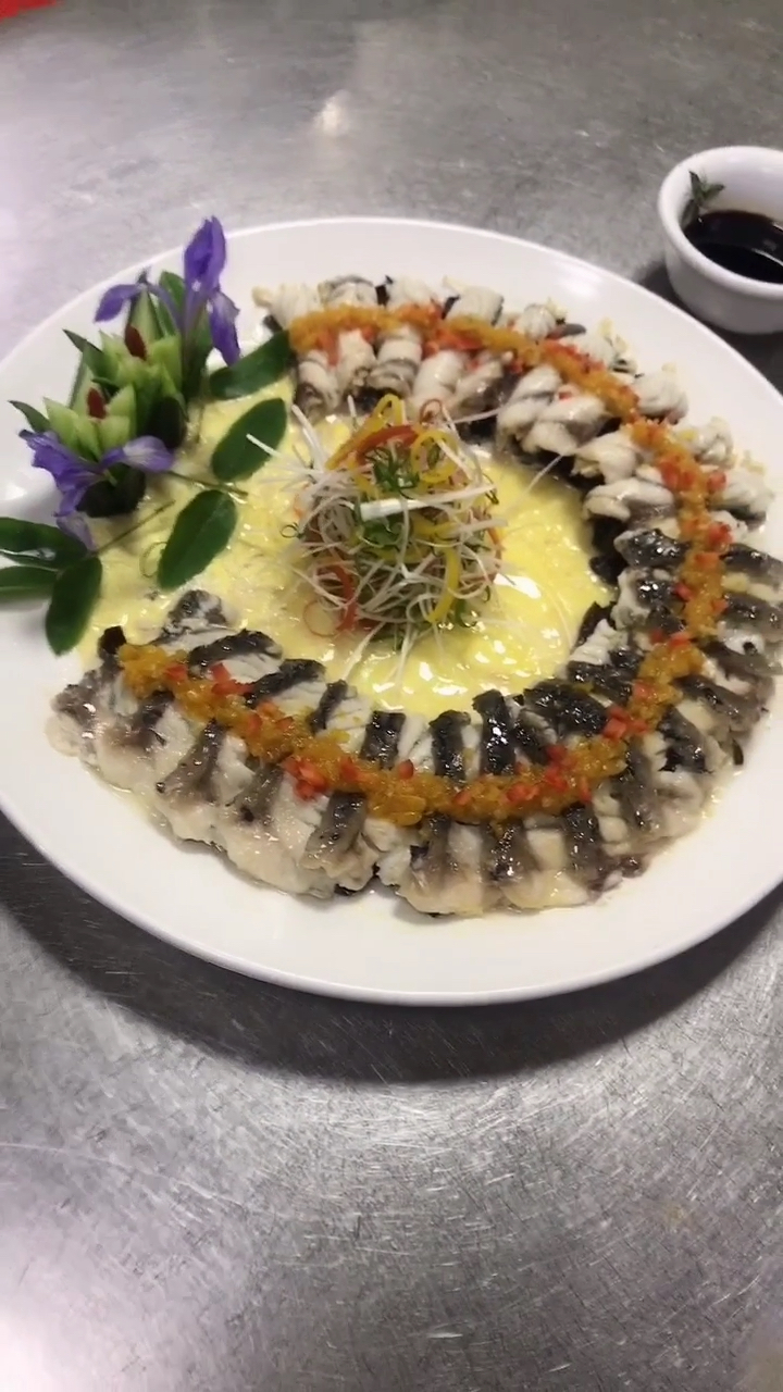 老板看完涨工资 说一个赞涨8毛钱 我想要1000个赞 谢谢大家