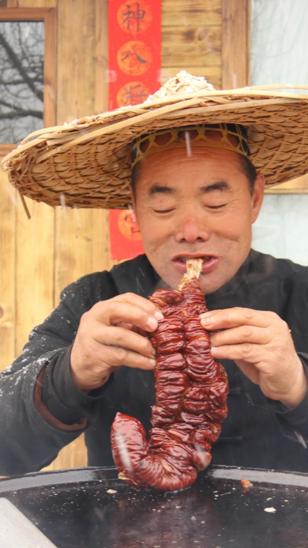 都说宁舍孩他娘不舍驴板肠,今天老婆不在,卤一根,果然名不虚传