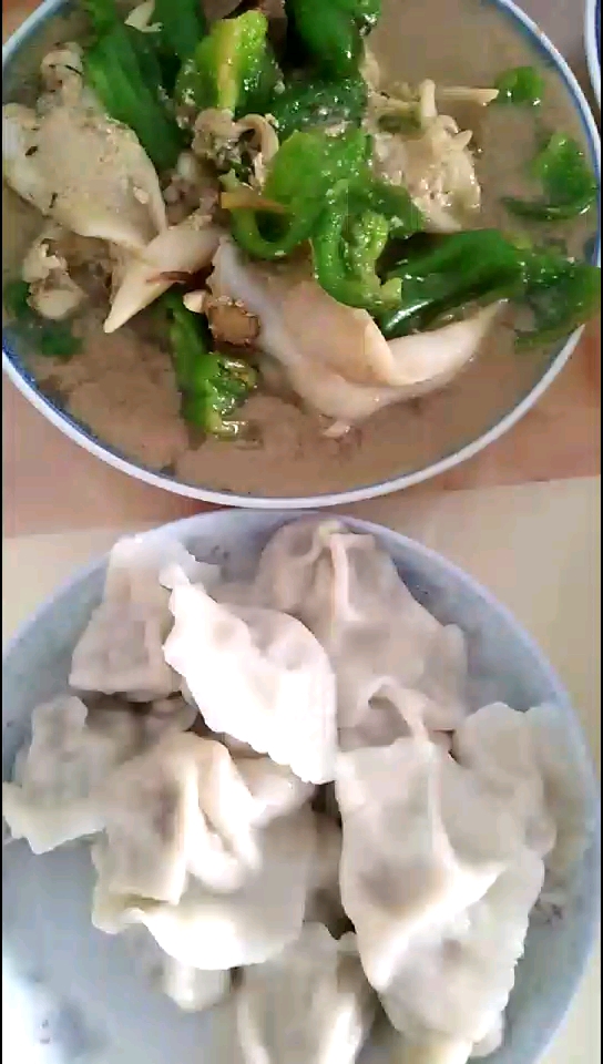 #你好,夏天#老爸一听女婿过来  知道女婿爱吃羊肉 天热 简单炒两个菜 尖椒鸟贝 葱爆羊肉