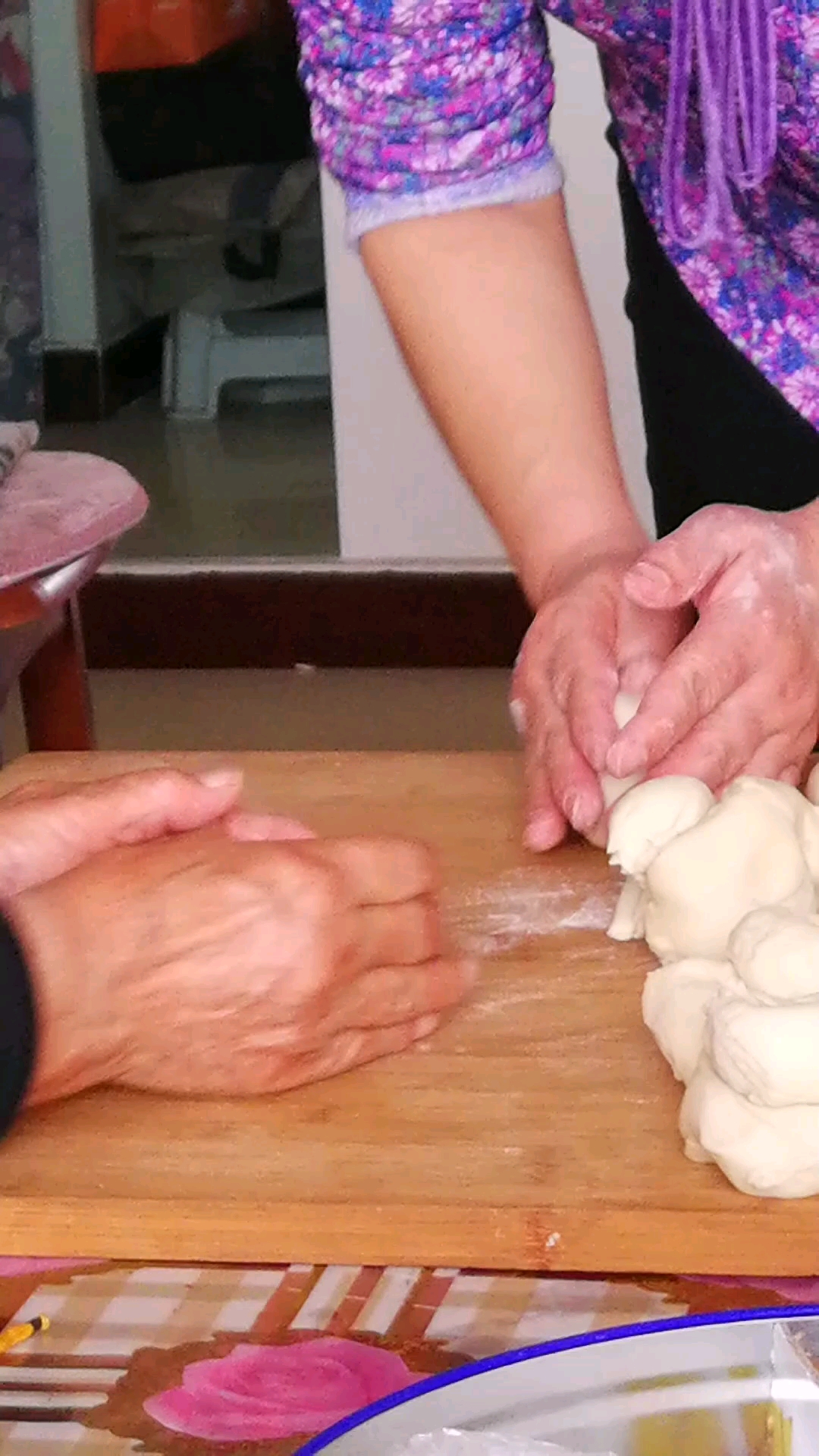 至今学不会馒头的捏法