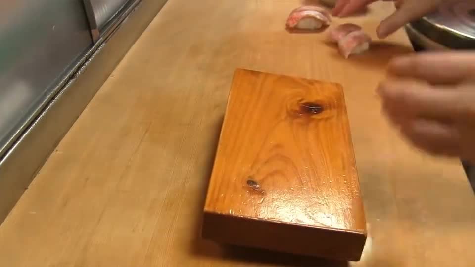 眼睛会发光的金目鲷,鲷鱼中的顶级品种,看日本大厨如何料理