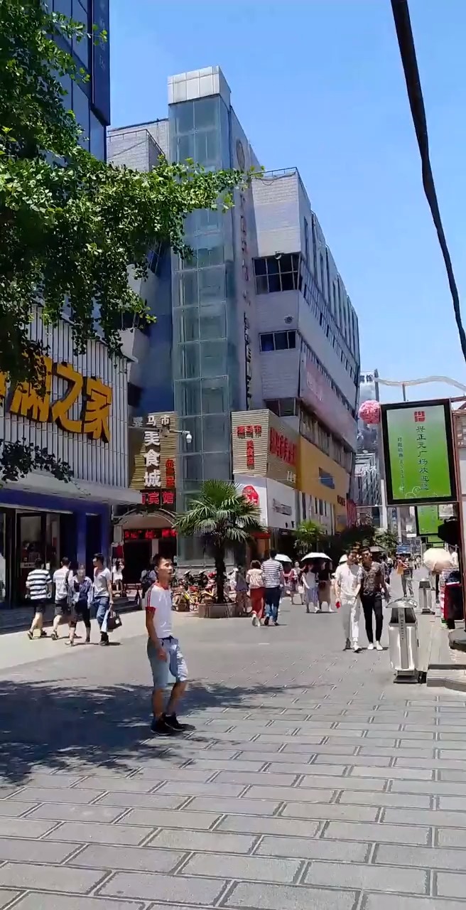 藏在闹市里人气超高的小小寿司店～性价比很高哟!