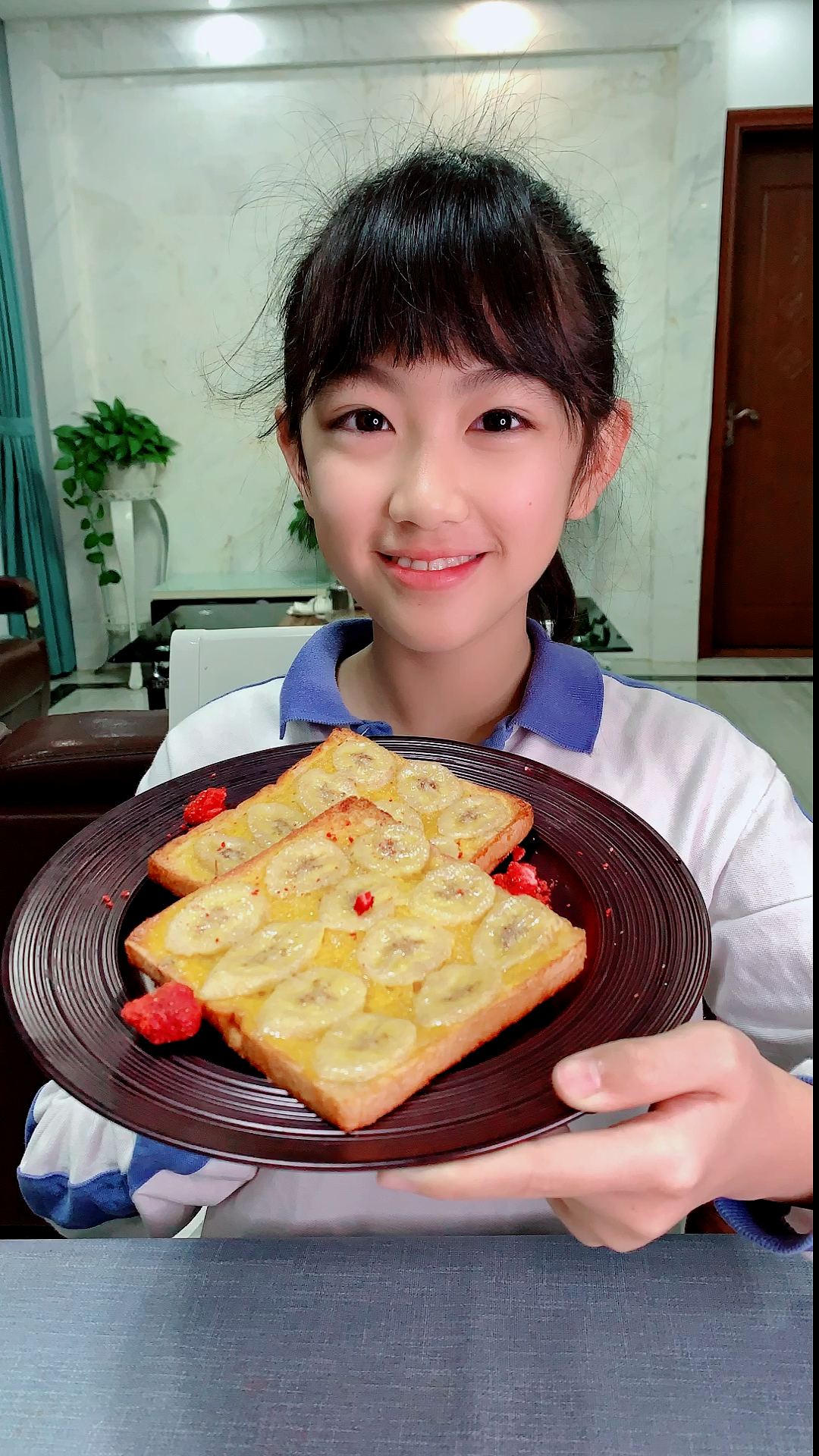 #健康养生#期末倒计时第三天雨荷今天研究了一个金黄酥脆的香蕉吐司!真是好吃的不要不要的