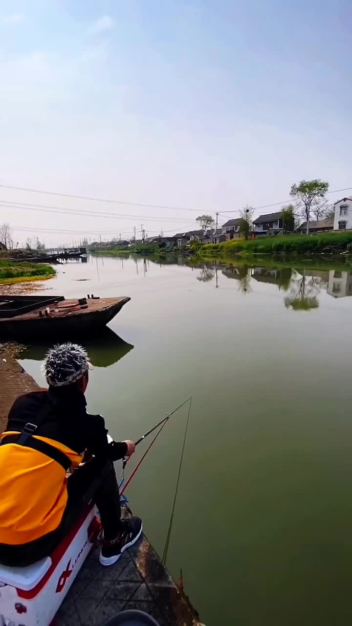 野河出巨鲤全程记录,做真实的野钓人3.6米手杆线主1.2-0.85号黑袖刷新个人野钓鲤鱼最