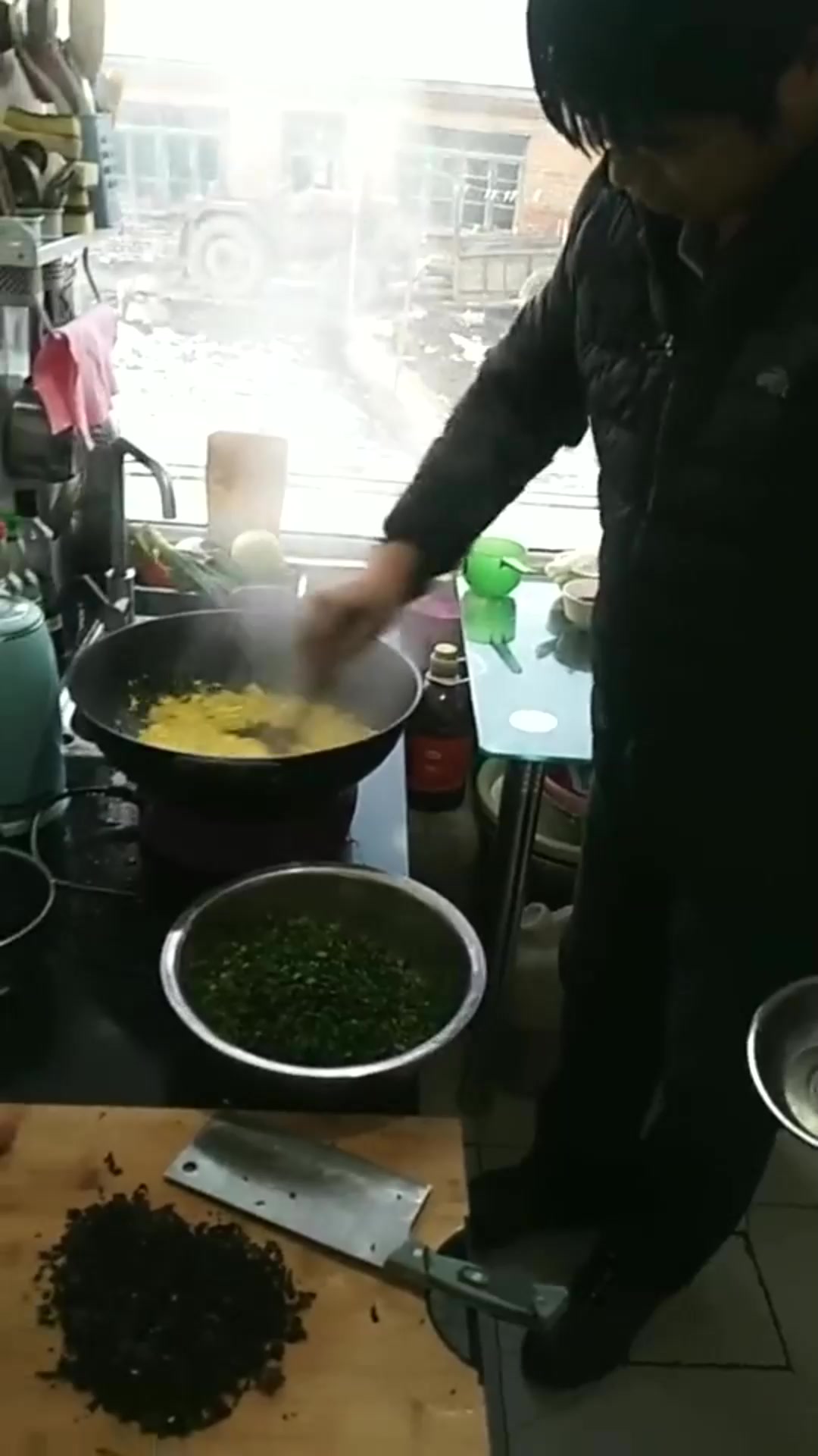 #搞笑段子#农村大表哥做个头超大的饺子,饺子皮都是透明的
