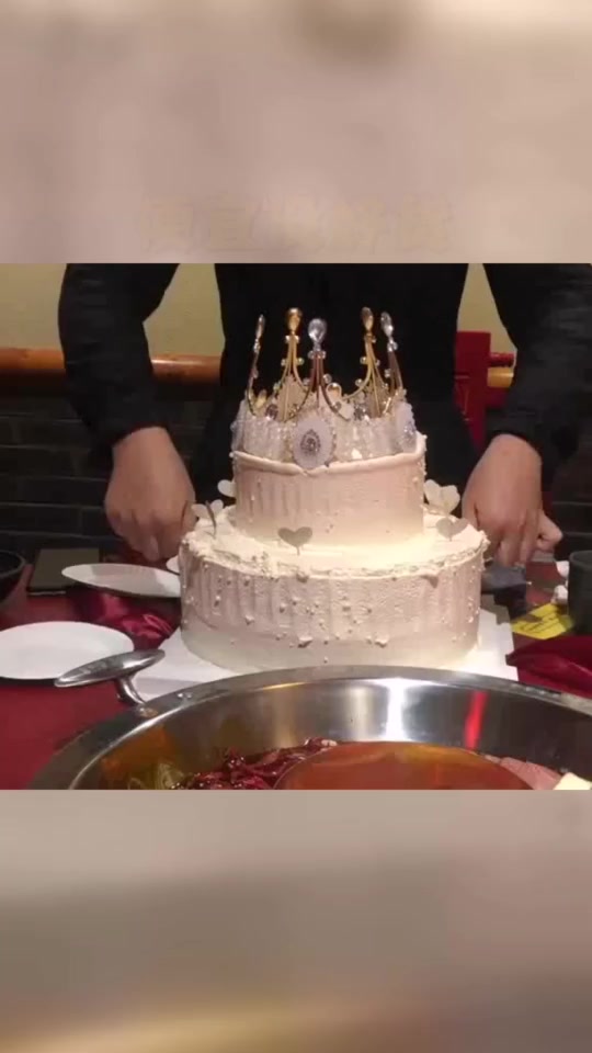 #搞笑段子#便宜没好货,这个生日被闺蜜买的蛋糕毁了!