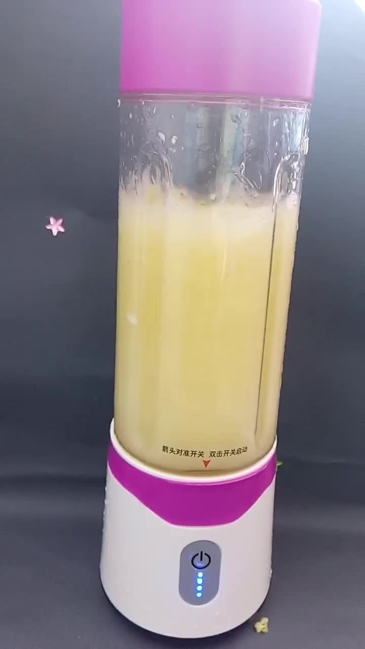 榨一颗小白菜尝一尝味道,看着就很好喝的样子