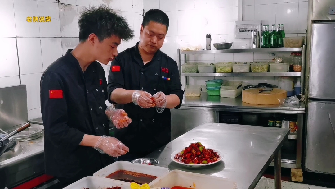 #美食#厨师教你做麻辣小龙虾的正宗做法,麻辣入味虾肉鲜嫩,学会家里也能做好吃的麻辣小龙