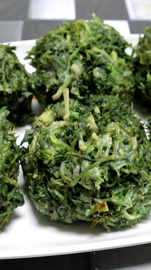 春天的野菜最好吃,教你用白蒿做野菜团子吃,味道鲜美,简单又美味
