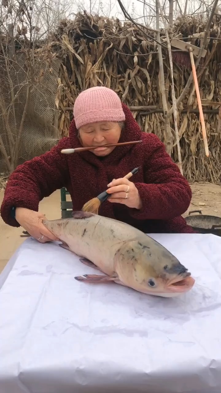 今天奶奶为大家画了一条大鱼,奶奶的辛苦希望得到大家一个双击。