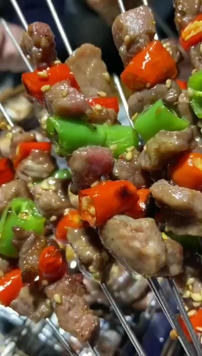 烧烤串一基本一块一,疙瘩汤里还有海参跟虾仁!