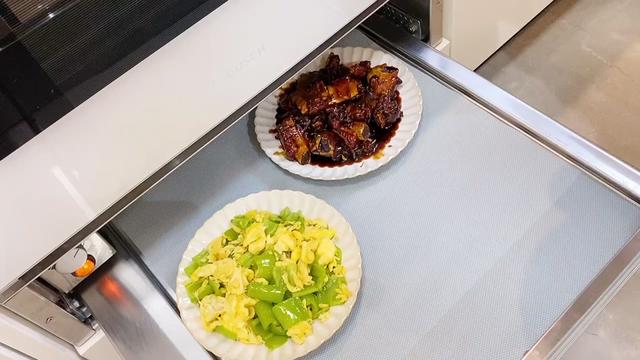 厨房里忙碌的小日子/糖醋排骨 蒜蓉粉丝蒸扇贝太香了,饭后擦干净的厨房总能让我觉得很治愈～