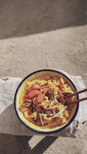 这碗饭在大城市值多少钱??玉米面+红薯煮制的“红薯玉米粥”!营养丰富,膳食纤维多