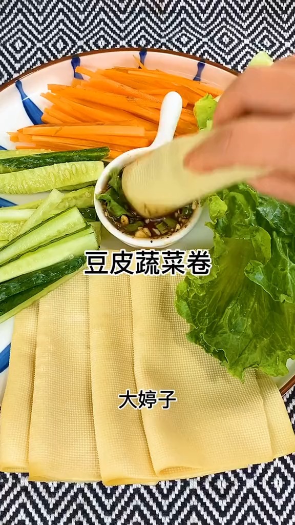 豆皮儿含有丰富的膳食纤维蛋白质含量也很高有很强的保腹感