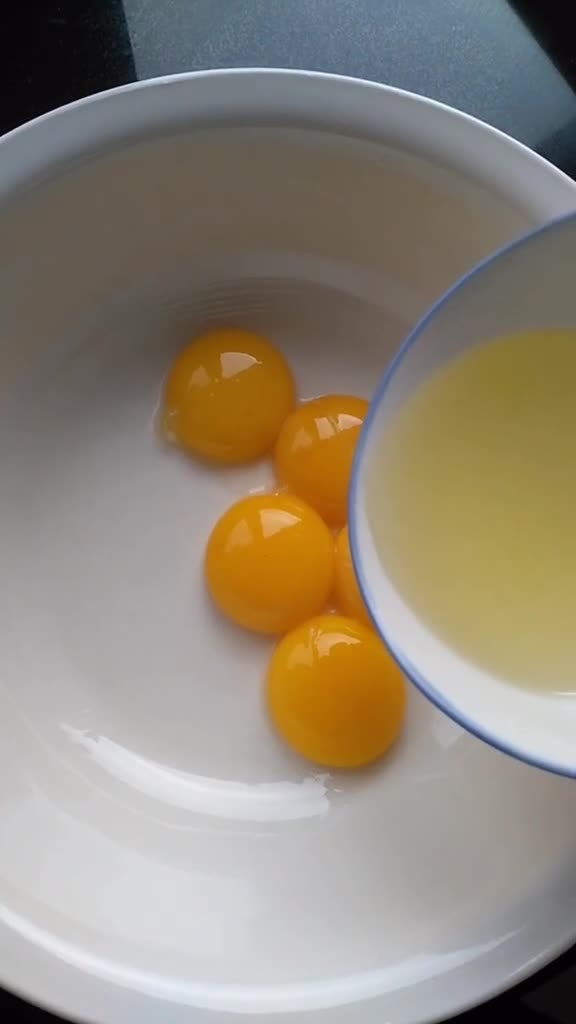 玉米面蛋糕的做法,香甜绵软,营养美味特别好吃,喜欢赶快试试吧