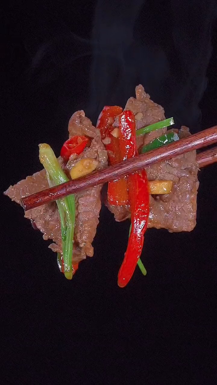 辣椒炒牛肉的详细做法,香辣开胃,口感滑嫩!#牛肉#炒牛肉#美食