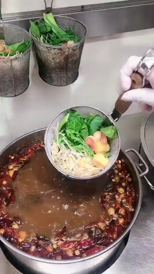 #搞笑段子#老式麻辣烫,这么久没有见到,再见还是一样的感觉