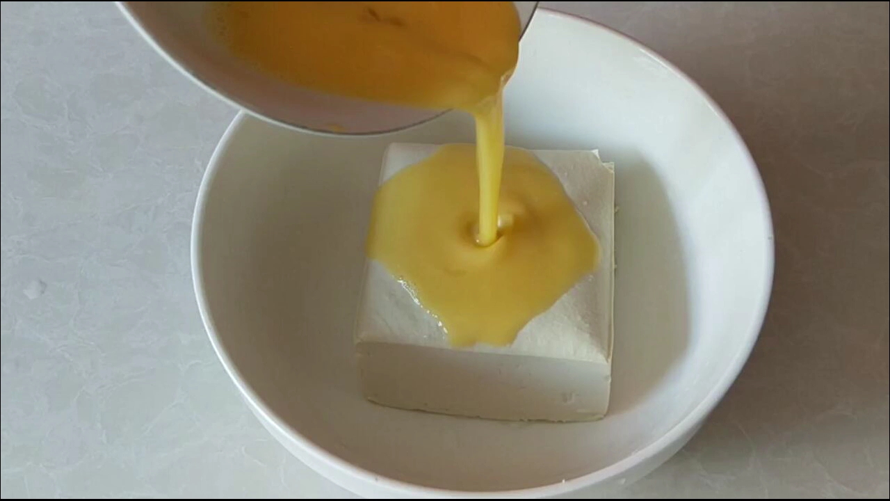 #食神大PK#豆腐还是这样做最好吃，不用炒，不用炖，两手一翻，家人隔三差五就要吃一次