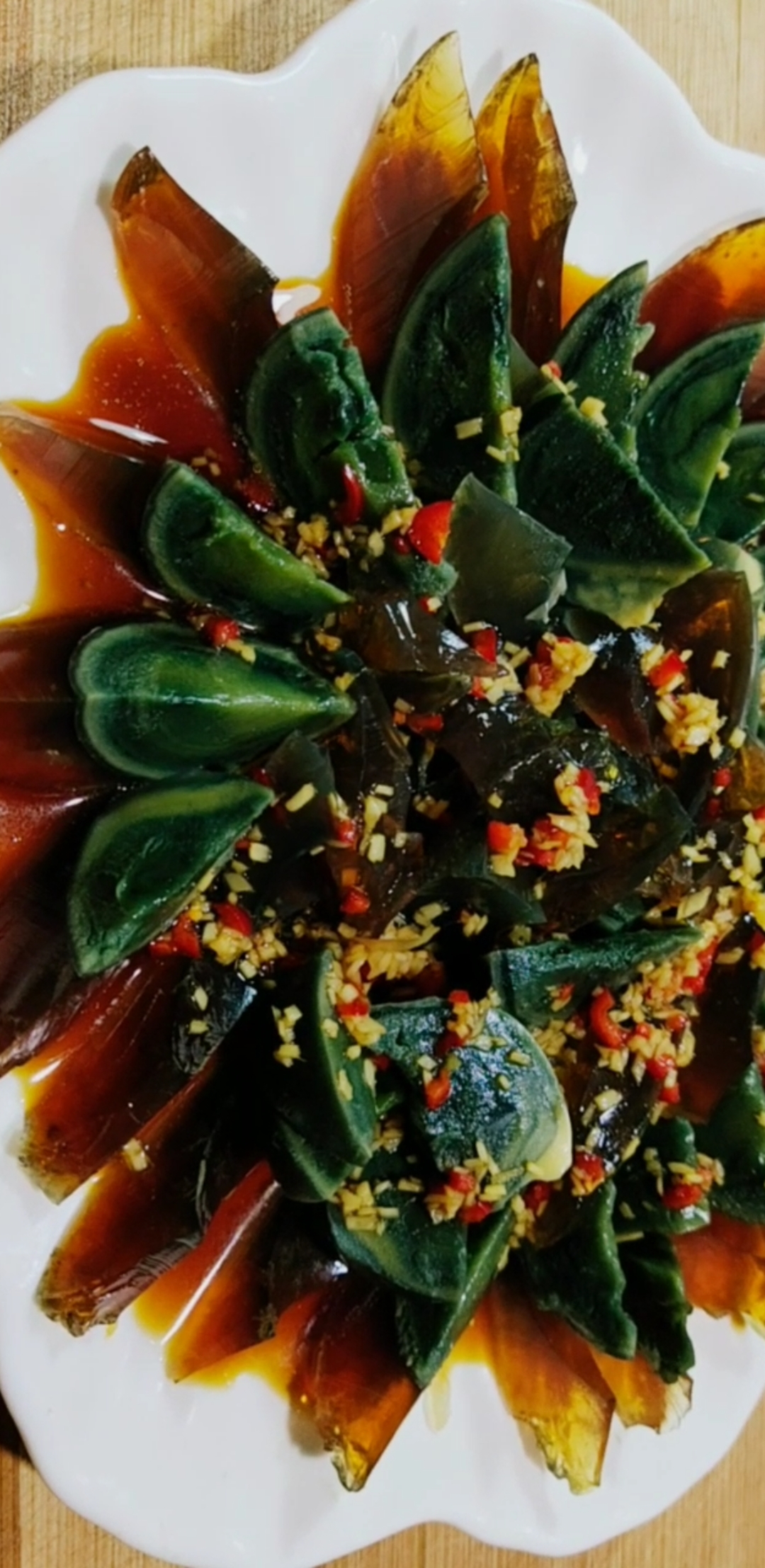 #美食记#姜汁松花蛋的家常做法,简单又好吃!