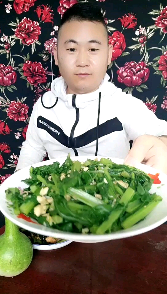 家常菜,芹菜木耳炒肉,你看看如何啊