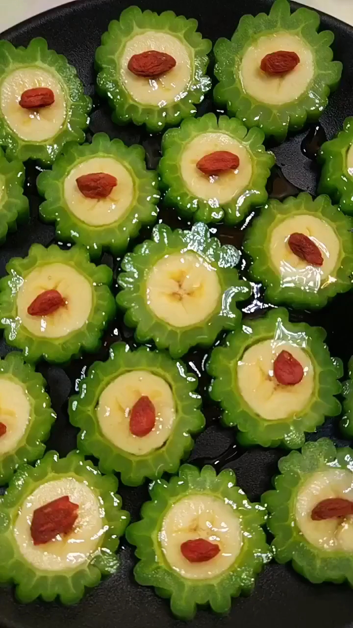 #黑暗料理之王#香蕉配苦瓜最新吃法