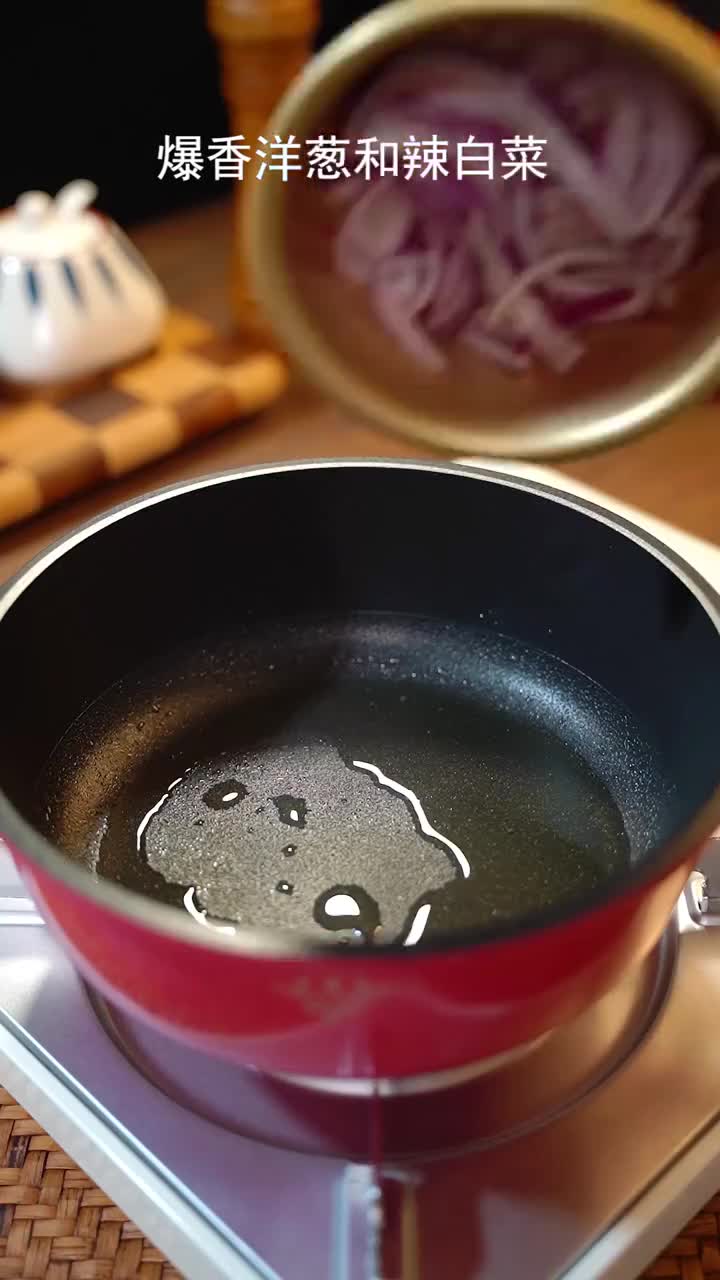 每周都要做的泡菜肥牛锅,汤配着饭我能吃三十碗,简单美味