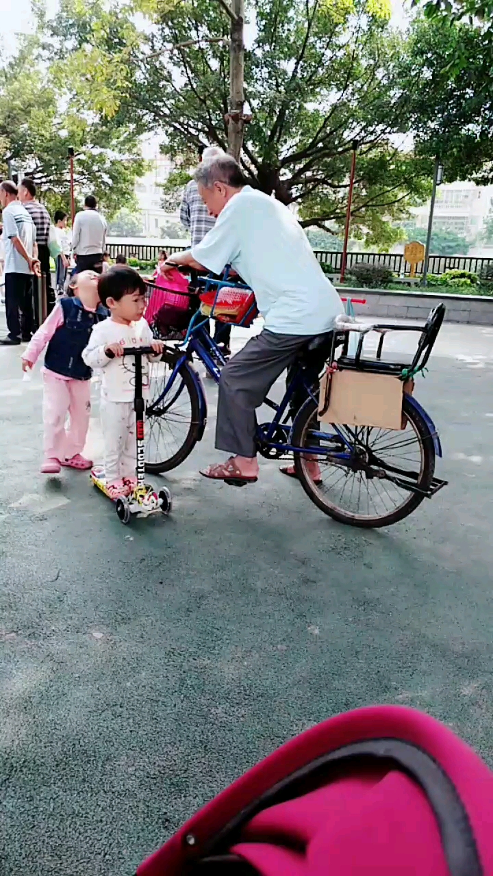 #记录生活#爷爷,我要吃东西啦