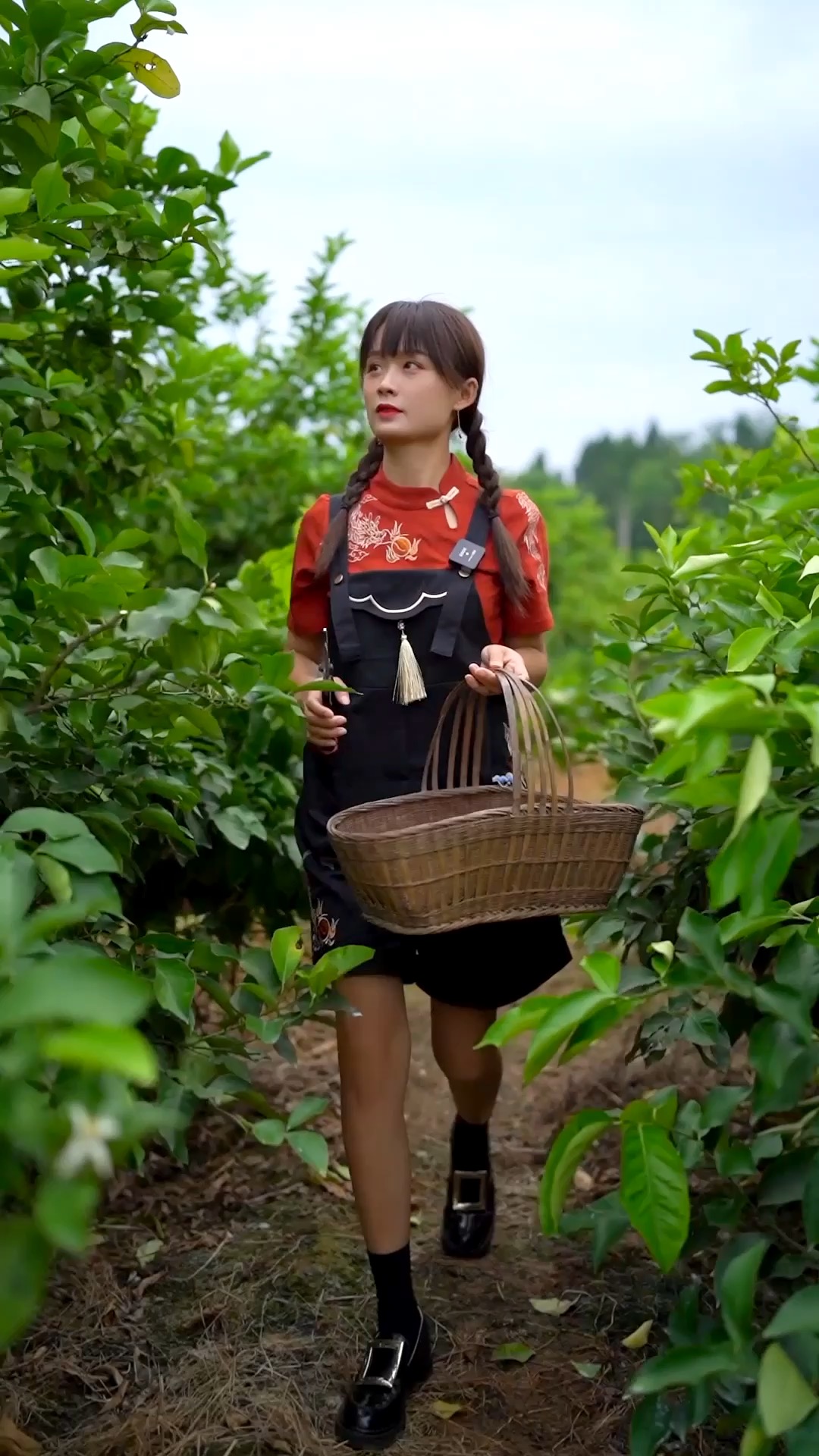 #舌尖上的乡村美食#柠檬和百香果的酸中和了猪蹄的油腻，这种做法做鸡爪一样连骨头都不会放过。