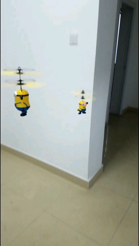 充电感应小黄人飞行器
