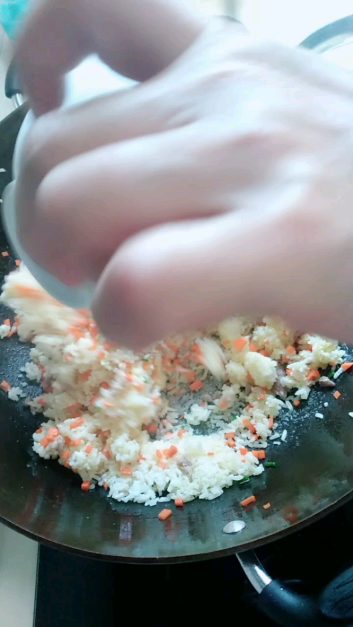 肉丁红萝卜丁炒饭