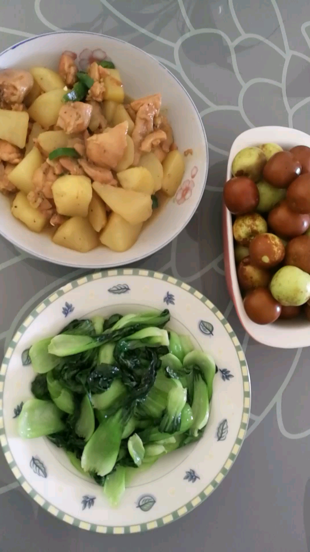 小学生晚餐日常(ω) 土豆炖鸡块+炒青菜+水果  学生营养餐 
