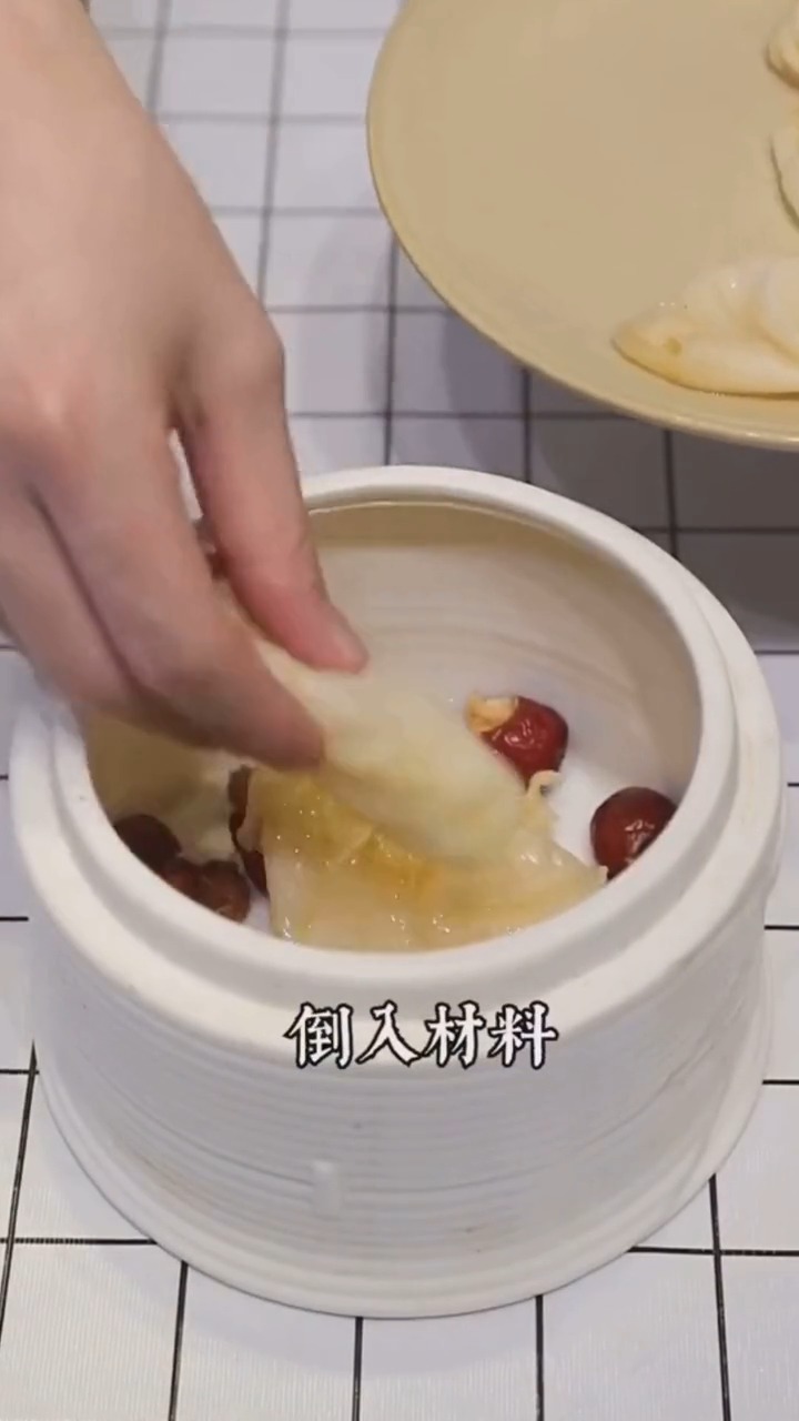 多吃鱼胶对皮肤特别好,可以多样吃法